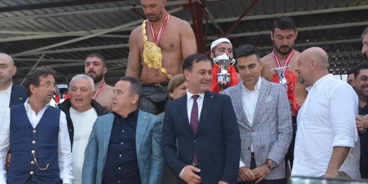 671. Tarihi Elmalı Yağlı Güreşleri’nde başpehlivan Ali Gürbüz
