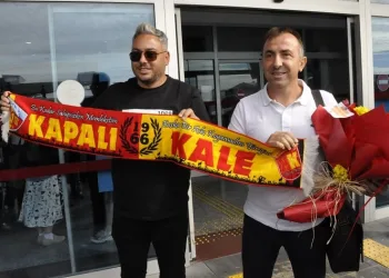 Kayserispor’un yeni Teknik Direktörü Recep Uçar, Kayseri’ye geldi