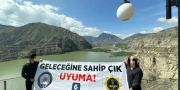 Erzurum polisinden gençlere uyuşturucu uyarısı