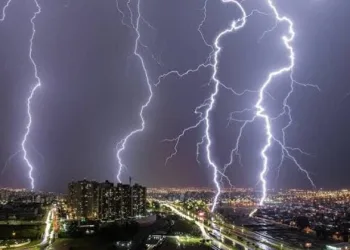 İstanbul Havalimanı’na yıldırım düştü