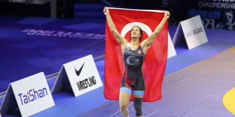 Buse Çavuşoğlu’ndan dünya şampiyonluğu