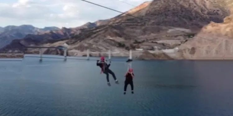 Belediye Başkanına şok, zipline de mahsur kaldı
