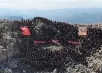 Davraz Dağı’nda Mehmetçik’ten “Gaziler Günü” yürüyüşü