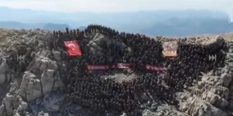 Davraz Dağı’nda Mehmetçik’ten “Gaziler Günü” yürüyüşü