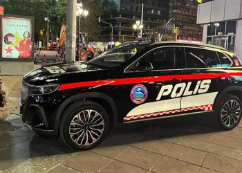 Kızılay Meydanı’nda polis aracı Togg görevde