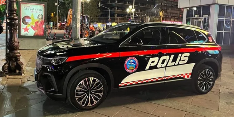 Kızılay Meydanı’nda polis aracı Togg görevde