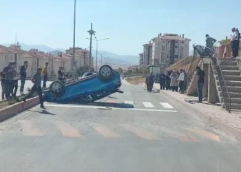 El frenini çekmeyi unutdunca araç takla attı