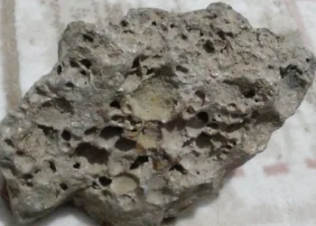 Bulunan göktaşı satışa çıkartıldı