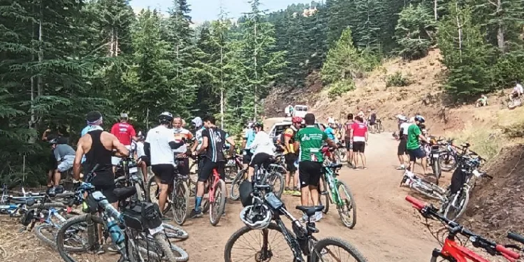 Bisiklet sporcuları zirve için yarıştı