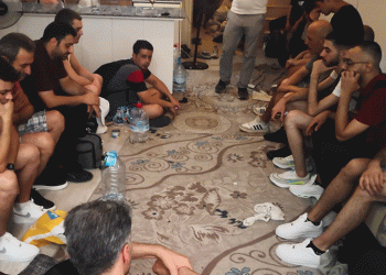 Evden 25 düzensiz göçmen çıktı