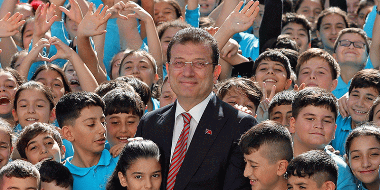 İBB kırtasiye seti dağıtımını başlattı