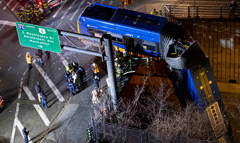 New York’ta otobüs şarampole yuvarlandı