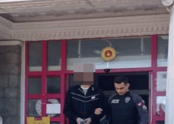 Azılı hırsız çatı katında yakalandı