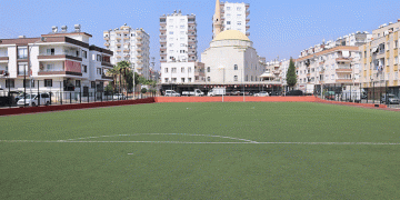 Toroslar’daki spor tesisleri yenileniyor