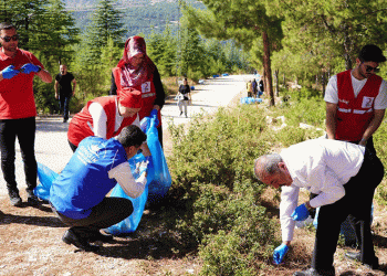 Atatürk Ormanı’ndan yığınla çöp toplandı
