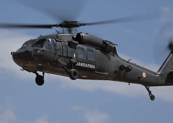 Jandarma ekipleri trafiği helikopterle denetliyor