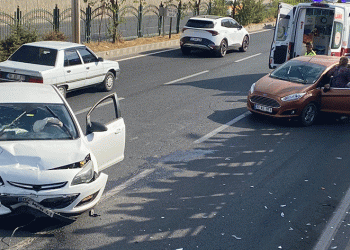 Diyarbakır’da iki otomobil çarpıştı: 1 yaralı