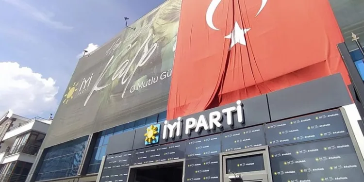 İyi Parti İzmir adayı açıklandı