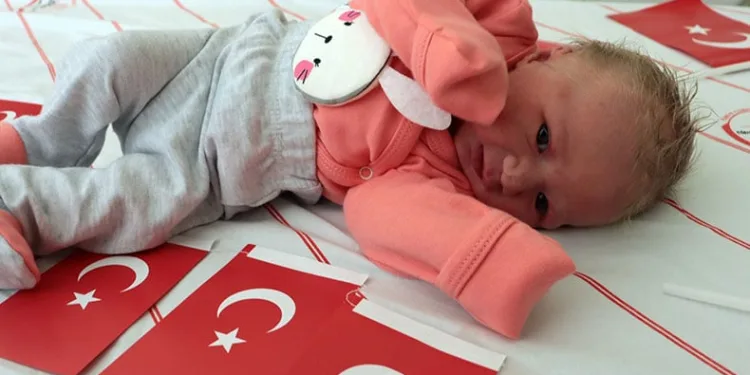 Cumhuriyet’in ikinci asrında gözünü dünyaya açtı
