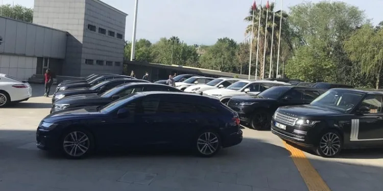 Ucuz lüks otomobil vaadiyle paraları topladı, tutuklandı