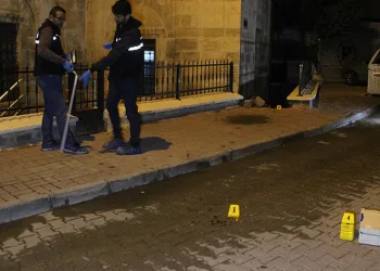 Göğsünden bıçaklanan kişi ağır yaralandı