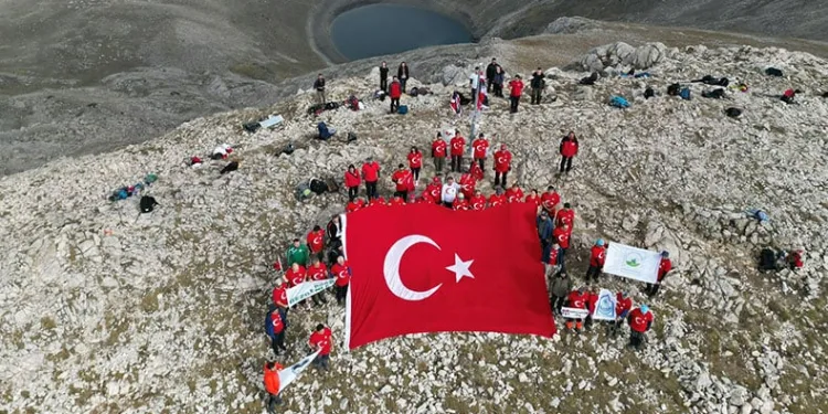 Osmangazili dağcıların ‘100. yıl’ zirve tırmanışı