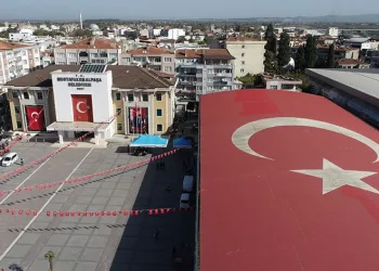 Duvarı sevgi, Kapısı hoş muhabbet