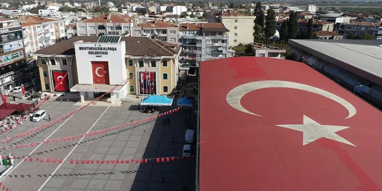 Duvarı sevgi, Kapısı hoş muhabbet