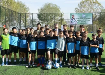 Siteler halı sahası ve spor parkı açıldı
