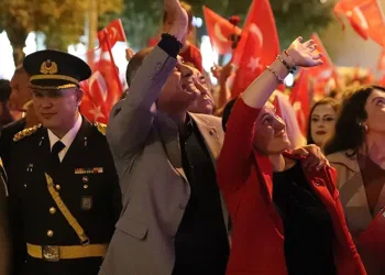 Gemlik’te Cumhuriyet coşkusu meydanlara sığmadı