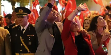 Gemlik’te Cumhuriyet coşkusu meydanlara sığmadı
