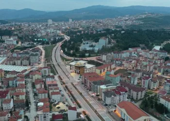 İhracatı azaldı, ithalatı arttı