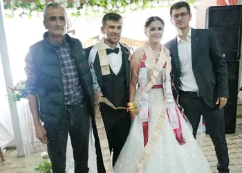 Gelin ve damada 8 metrelik ‘para zinciri’