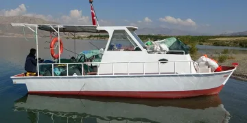 Karakaya Barajı balıkçıların ekmek teknesi