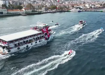 Mudanya’da 100.yıl coşkusu denize taştı