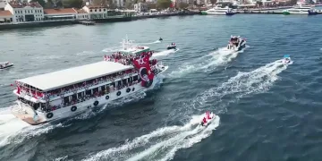 Mudanya’da 100.yıl coşkusu denize taştı