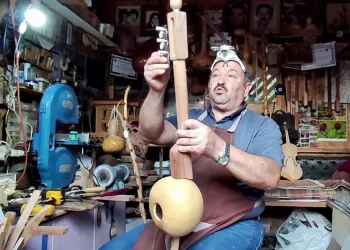 Su kabaklarını sanata dönüştürüyor