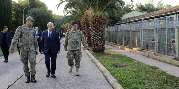 Vali askeri harayı ziyaret etti