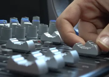Geleceğin anchormanları bu okulda yetişiyor