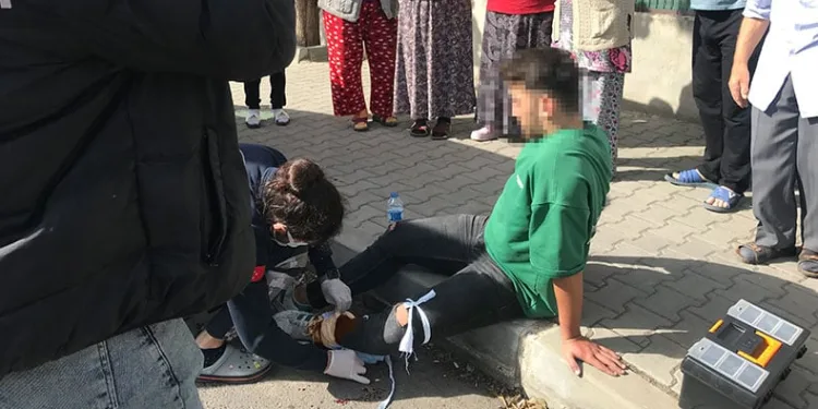 Motosikletle şaha kalktı, kaza yapınca ayağı kırıldı