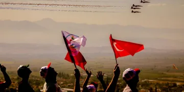 Türk Yıldızları, Pamukkale’ye damgasını vurdu