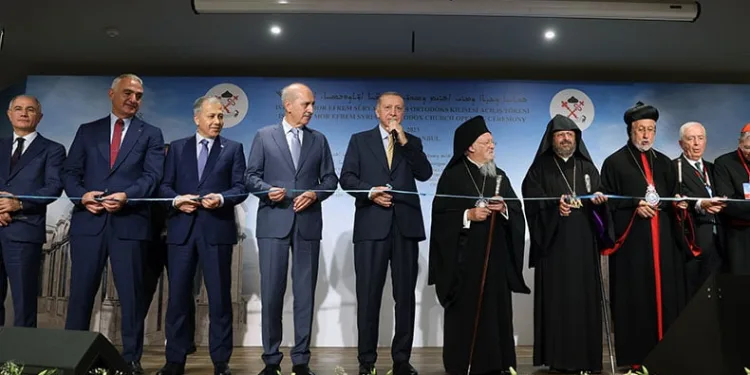 Cumhuriyet tarihinin ilk kilisesi törenle açıldı