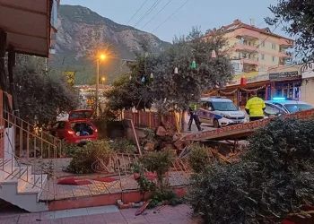 Taciz iddiasıyla bıçaklanan sürücünün kaza anı