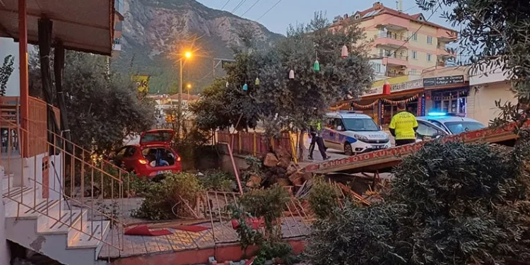 Taciz iddiasıyla bıçaklanan sürücünün kaza anı
