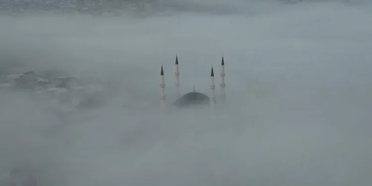 Bursa sisli bir sabaha uyandı