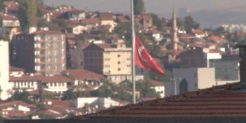 Ankara’da bayraklar yarıya indi