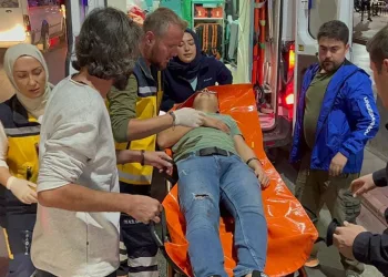 Baba ve oğul, önce darp edip sonra bıçakladılar