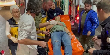 Baba ve oğul, önce darp edip sonra bıçakladılar