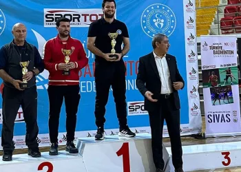Büyükşehir Belediyesporlu badmintoncular zirvede