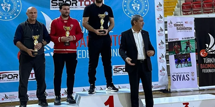 Büyükşehir Belediyesporlu badmintoncular zirvede